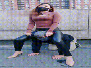 若依】户外天台撒尿给姐夫喝