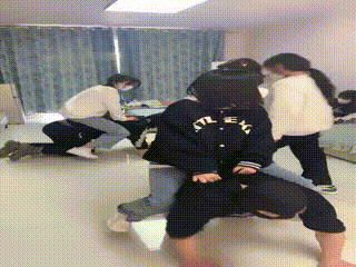 精神小妹群殴暴力超爽