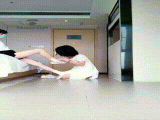 哈宝s调教舔脚 喂食