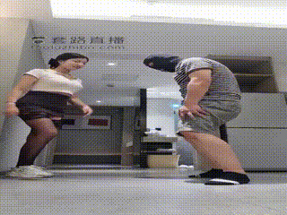 高颜值女王 性感包臀裙 踢裆 — 视频   VK
