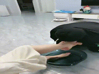 侍候主子洗脚吃泡面
