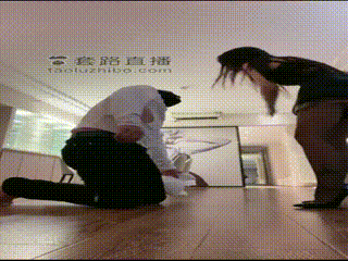 TL32157 萱萱女帝】和诺诺一起虐狗骑马舔鞋恋足_1