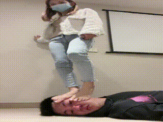 花椒】长靴脸部摧残 (2)