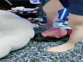 馨妍】双S-黑丝+肉丝踩喂口水狗链遛狗