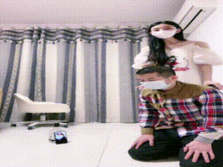 小美眉-踩踏，闻舔鞋踢裆耳光 (2)