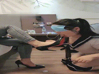 三七七】深喉母狗酸奶口水 (2)