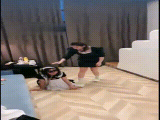 绝版女女】八爷和琳琳超狠收拾可怜母狗双视角 00_15_07-00_20_07