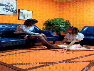 白衣黑裙黑丝女调白衣黑裙红眼罩女（33分钟）~1