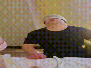 闺蜜在旁边淡定看调教舔鞋恋足耳光