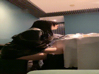 乔安】火锅店桌下当服务员面玩狗 00_00_55-00_05_55