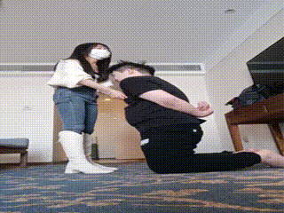小主十言】白靴羞辱全体重踩踏踢裆虐乳 00_00_00-00_32_22
