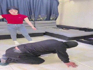 凉爽S】双S暴力踢踹藤条抽人体烟灰缸