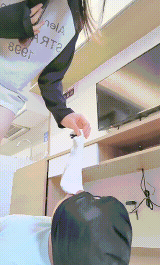 [艾斯爱慕论坛]【妮蔻】碾压踩狗头清理脏鞋底嘴洗棉