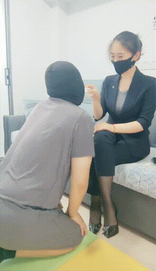 [女m 跪 耳光]【飒飒小主】白领S-强制闻白袜臭耳光