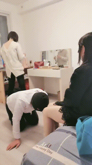 君舞女王】教闺蜜做S恋足pw20240805足趣动态长片