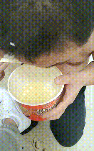 【微甜】小白鞋短袜狠虐脚下狗