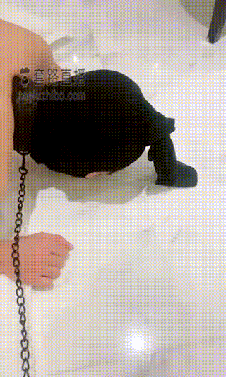 一诺s坐脸高跟踩踏男m~