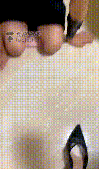 女s丝袜舔脚女奴 (12)~1 00_00_00-00_32_1