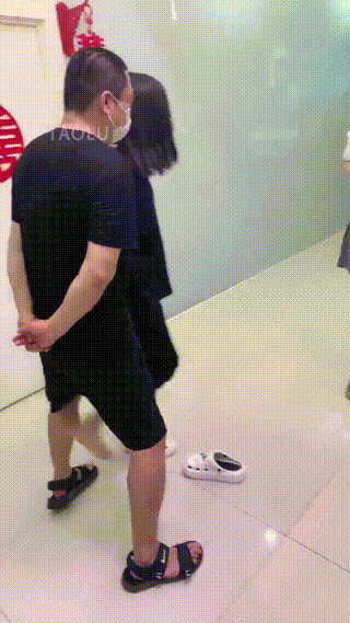 小太妹调教狗奴睡着舔脚