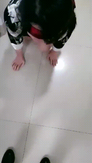 微甜官方已删强制母狗踩踏尿失禁女奴  微甜