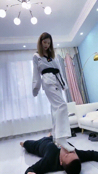银儿跆拳道女王的人体沙袋_20240830_15171720240830_1517360