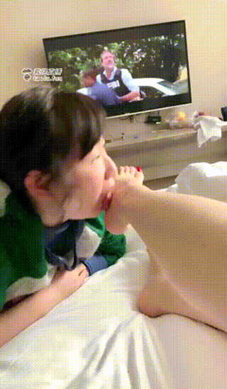 歌迪斯s舔脚女奴 (7)