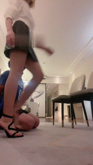 萱萱】双女王辱骂虐哭贱狗