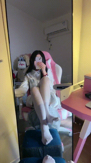 Q群620596748【奈奈生】102第一视角-JK白丝羞辱红绿灯（片段）