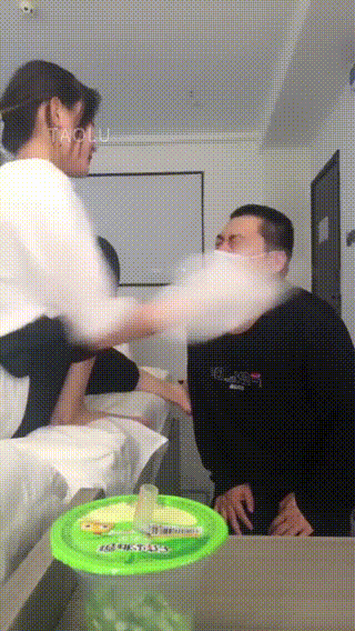 Q群620596748【精神小妹】028精神小妹超强耳光专场21分钟精神小妹文文耳光专场【文文