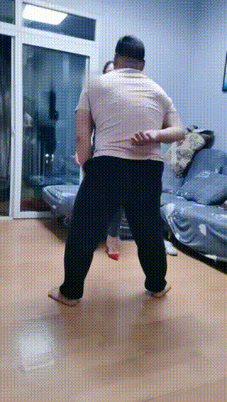 仙儿】重度踢打脚耳光闻汗脚惨叫连连