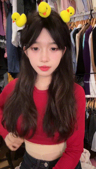 5_6055522004637847952晴天小猪红衣