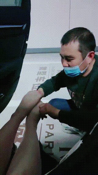 甜心教主】户外车库舔鞋舔鞋骑马