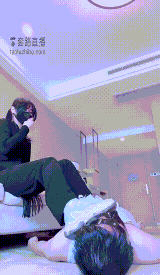 维因维妮双s钻胯踩踏男m~
