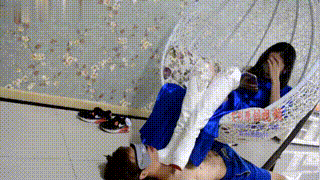 萱萱主长靴玩狗