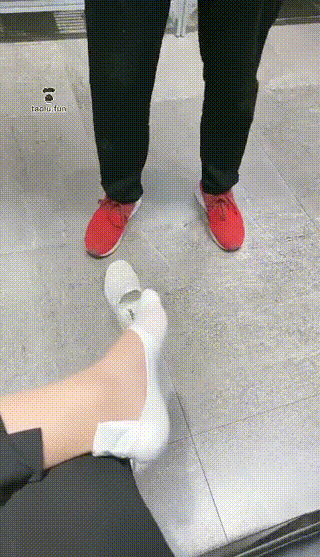 国内sm女S白袜踩踏男M视频  我要美脚社区调教sm视频女王踩踏视频品丝论足美脚踩踏社区美脚踩踏社区(我恋美脚社)_3053829164