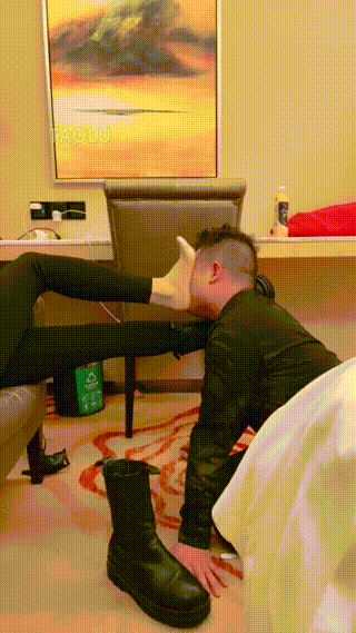 TL28758莫妮卡】玩弄妈宝男前任鞭打耳光舔鞋恋足原味_20241004_08503020241004_0850481