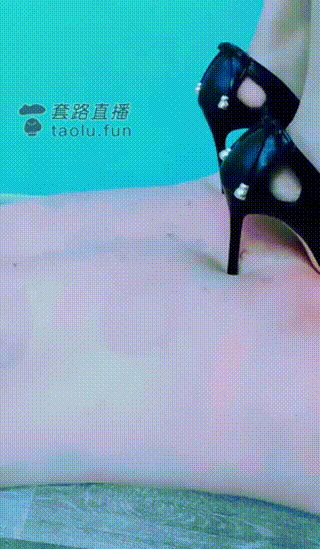梓晨s高跟踩踏鞭打m~