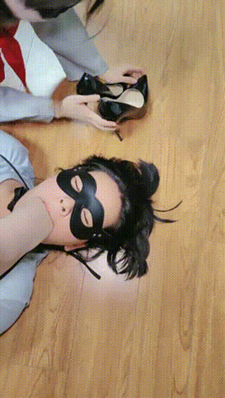 妆主】办公室玩两个女同事