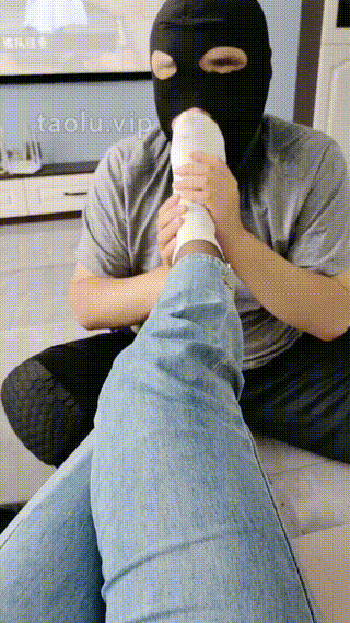 辣姐】Aj长靴全体重踩骑马狗链遛狗