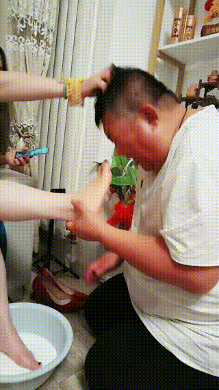 乐爷】丝足高跟玩虐下属犬