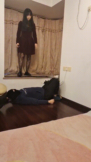 万灵】高跟黑丝+长靴全体重跳踩_20241012_06161420241012_0616411