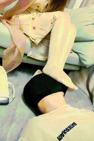 橙子】丝脚踩狗脸腿绞全体重踩踏
