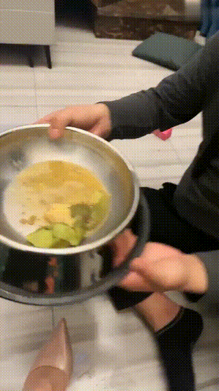 辣姐】驯化人形犬-吃狗粮啃臭脚鞭打