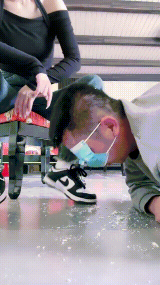宫雪大大】脏运动鞋碾压食物喂食脏鞋底