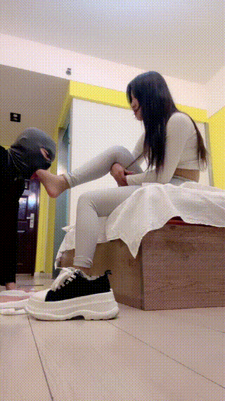 狗哥】瑜伽女教练原味鞋袜羞辱 bf22748