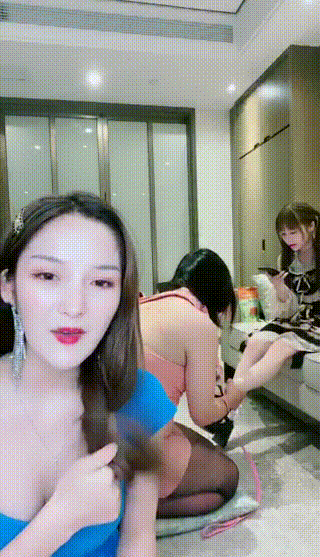 一诺大小姐和樱桃S双女王戏虐母狗