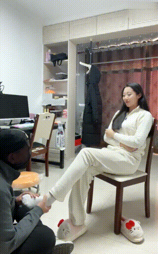 锅盖子】羞涩素人女主-毛拖鞋白棉袜辱