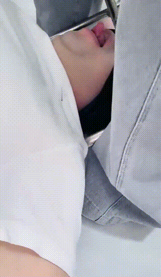 北京落落】白袜裸足狂舔牛仔裤坐脸