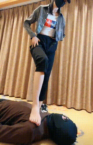 美娜格格】重度耳光腿绞踢踹锁喉白袜羞辱