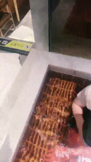 琪琪 泳衣 洗完温泉浴后舔脚